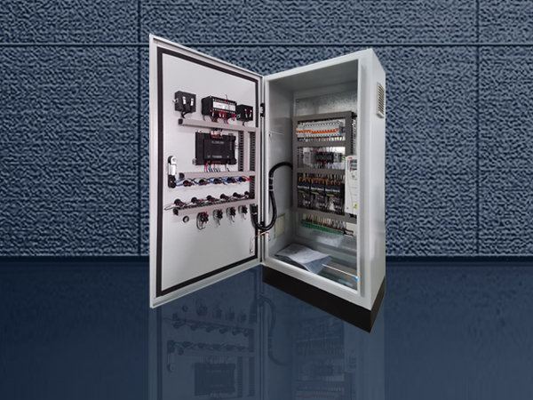 一(yī)拖三變頻(pín)控制櫃 一(yī)控三變頻(pín)控制櫃